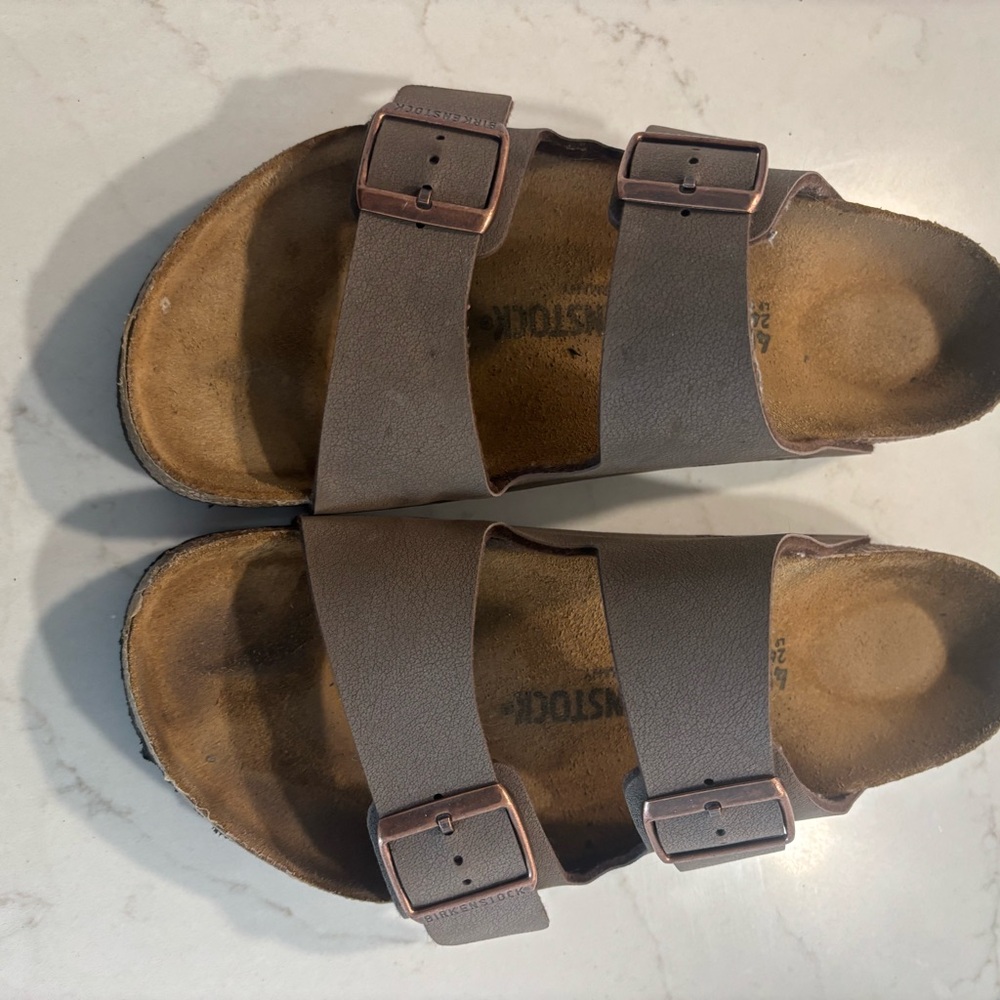 Men’s Birkenstock Arizona Sandals size 7 eu size 40